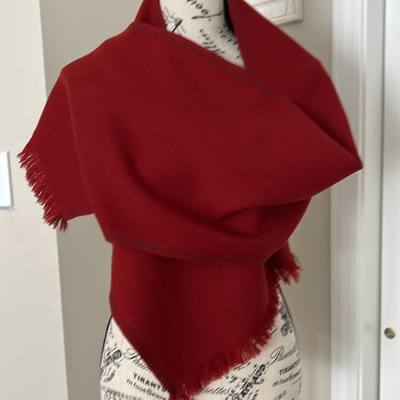Gucci Wool Scarf 🧣 - Picture 2 of 10